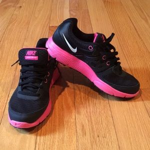 LIKE NEW! Nike Lunarlon hot pink/black